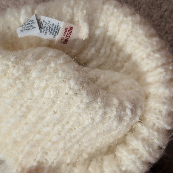 Cuddle Duds Fuzzy White Mittens and Mossimo White Hat NWT - Picture 5 of 5